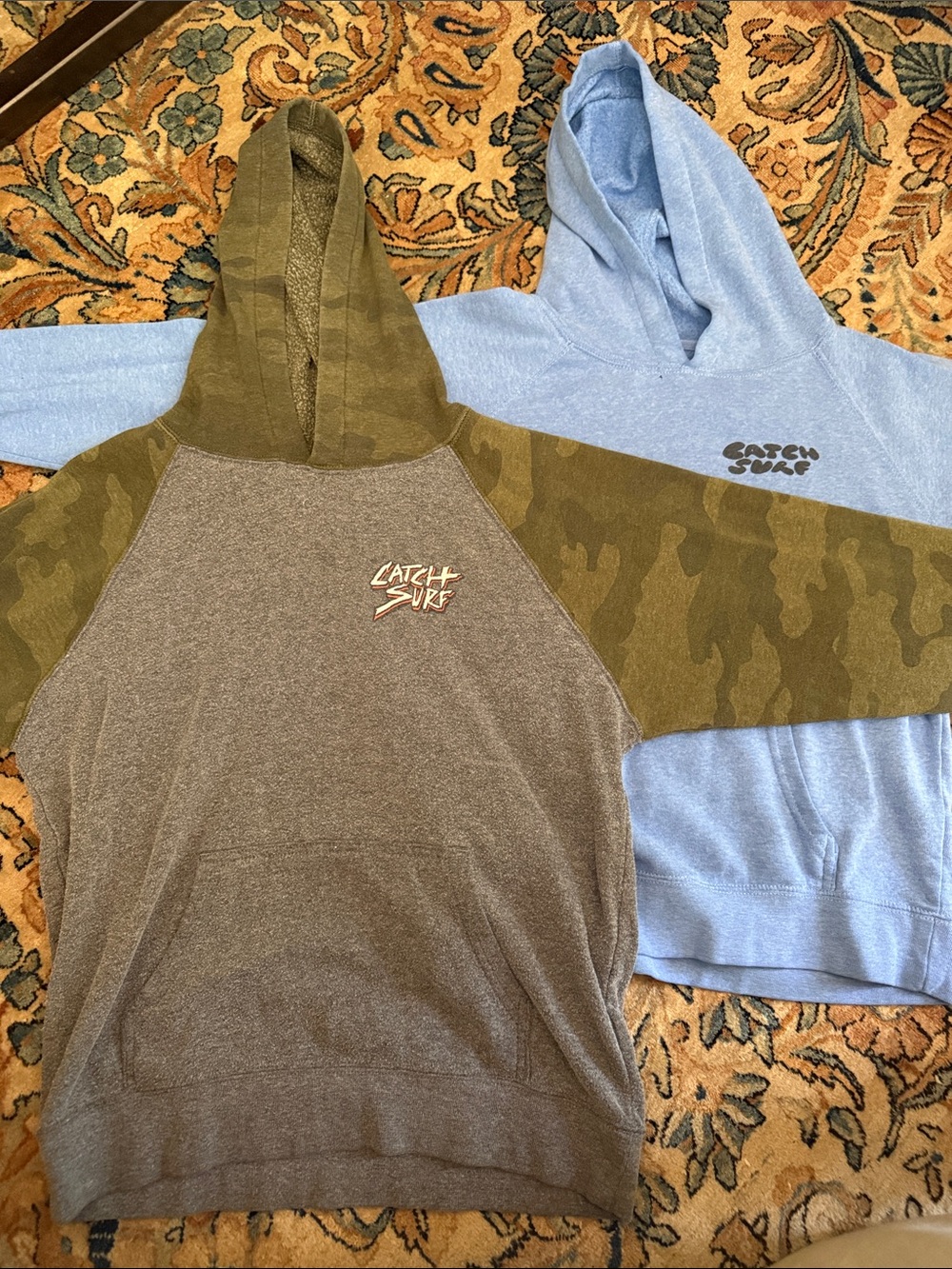 2 catch surf hoodies youth med some wear see pics 🏄🏄‍♀️🏄‍♂️